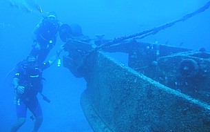 Divers in action in St.&nbsp;Helena waters
